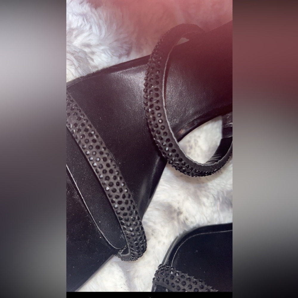 Heels - Picture 2 of 4